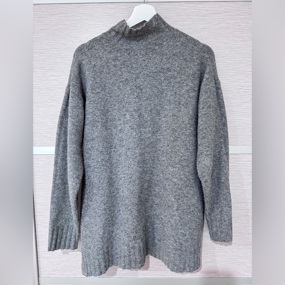 H&M Gray Oversized Sweater in XS - Picture 3 of 7